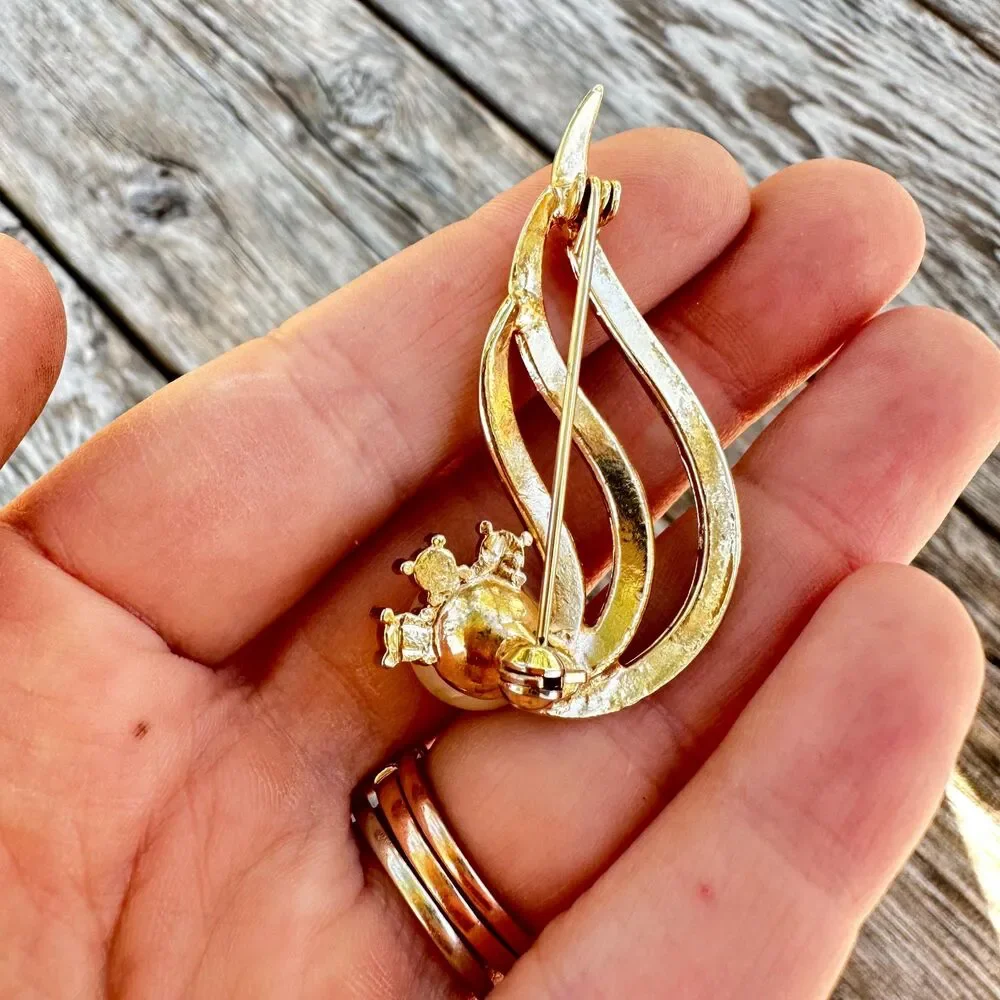 Vintage Jewelry Gold Tone Faux Pearl Brooch Pin